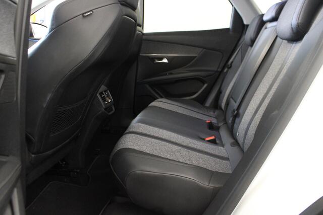 Peugeot 3008 1.2 PureTech Allure / PANO