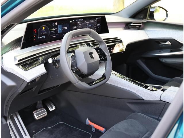 Peugeot 3008 e-3008 GT Avantage 210PK 73 kWh | Alcantara | Stoelverwarming | 360Camera | AdaptiveCruiseControl | Navigatie | ClimateControl | AppleCarPlay/AndroidAuto |