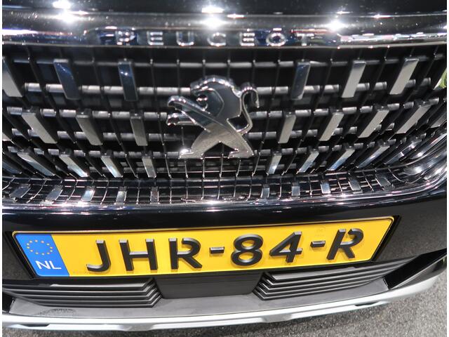 Peugeot 3008 Allure 130 Pk. met 1.400 Kg Trekvermogen * Achteruitrij Parkeer Camera * 19" L.M. Velgen * Voor en Achter Parkeersensoren * Adaptive Cruise Control * Stoelverwarming * Keyless Entry & Start Button * Navigatie & Spotify via Apple Car P Vingerhoets; Vierde 