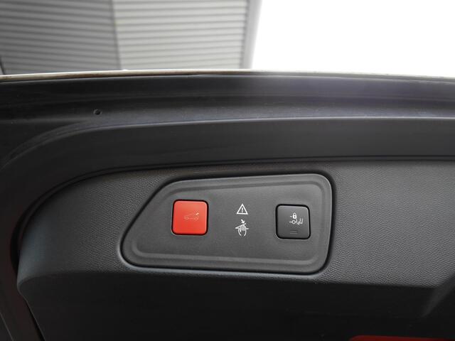 Peugeot 3008 1.2 PureTech GT Line | Achteruitrijcamera | Navigatie | Full led | 19 inch lichtmetalen velgen | Elektrisch te openen kofferbak | Cruise control | Climate control