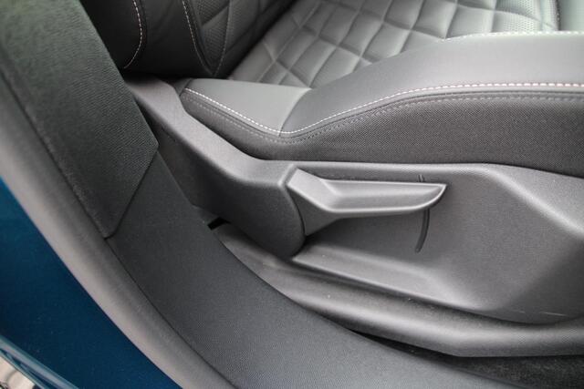 Peugeot 3008 1.2 Hybrid 136 Allure Automaat Airco Navi 360 Camera Carplay Leer Fabrieksgarantie