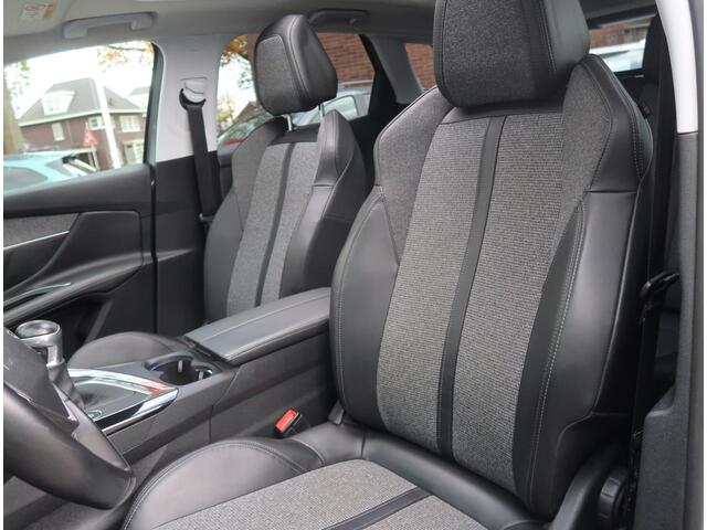 Peugeot 3008 130 Pk. Luxe Allure * Open Schuifdak * Trekhaak * Navigatie * Keyless Entry & Start Button * 19" L.M.Velgen * 1/2 Lederen Interieur * Vingerhoets; Vierde Generatie Eersteklas Service. Al meer dan 100 jaar een begrip in de Brbantse Kempen,