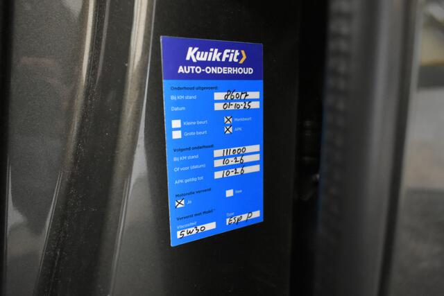 Peugeot 3008 1.2 PureTech Blue Lease Executive Trekhaak Navi Parkeersensoren