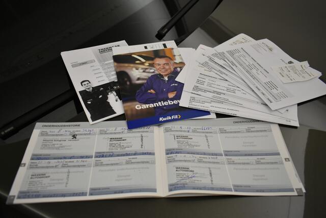 Peugeot 3008 1.2 PureTech Blue Lease Executive Trekhaak Navi Parkeersensoren