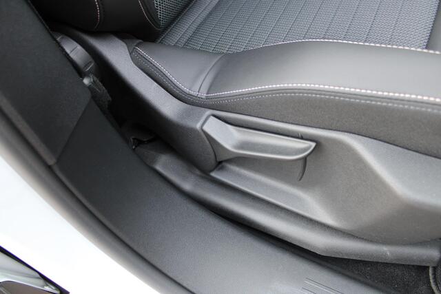 Peugeot 3008 1.2 Hybrid 145 Allure Automaat Airco Navi 360 Camera 8.639km Fabrieksgarantie