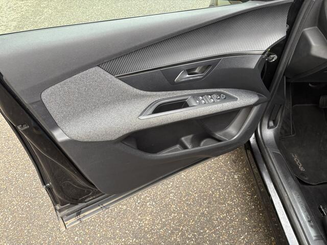 Peugeot 3008 1.2 PureTech Blue Lease Executive Avantage/ AUTOMAAT / NAVI / CRUISE