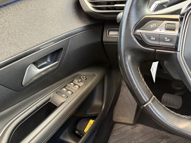 Peugeot 3008 1.6 PureTech 180pk Allure Aut., Pano | Navi & CarPlay | Trekhaak