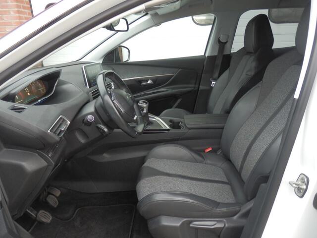 Peugeot 3008 1.2 PURETECH ALLURE trekhaak/19inch alu/airco