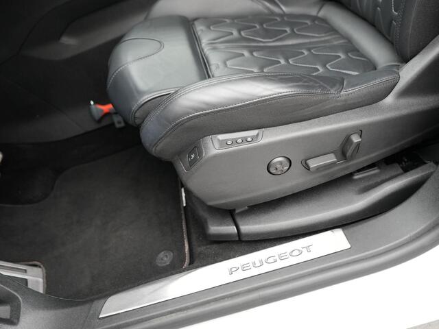 Peugeot 3008 1.6 HYbrid 225 GT Pack Business Luxe uitvoering!