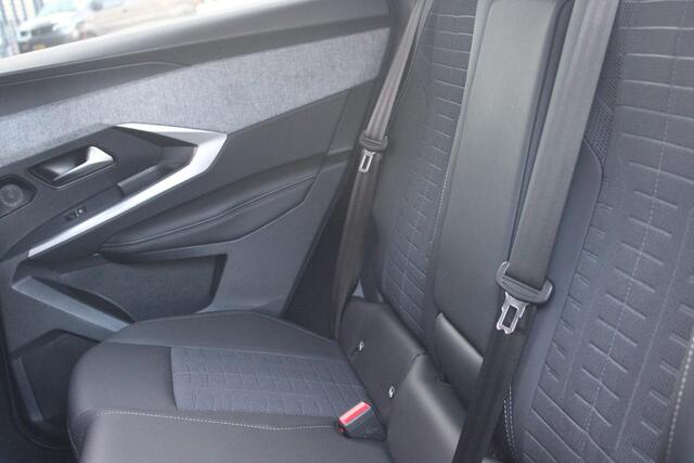 Peugeot 3008 1.2 Hybrid 145PK GT | PANORAMISCH SCHUIF / KANTELDAK | ELEKTRISCH BEDIENBARE ACHTERKLEP | AFNEEMBARE TREKHAAK | NAVIGATIE | FOCAL PREMIUM AUDIO SYSTEEM | DRAADLOZE APPLE CARPLAY/ANDROID AUTO | DRAADLOOS LADEN | SFEER VERLICHTING | ACHTERUITRIJ CAMERA | P