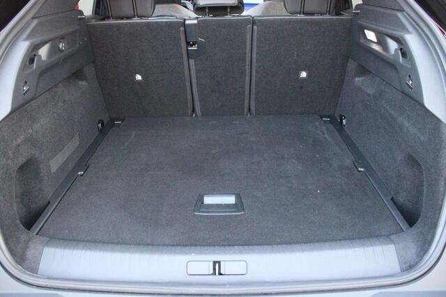 Peugeot 3008 1.2 Hybrid 145PK GT | PANORAMISCH SCHUIF / KANTELDAK | ELEKTRISCH BEDIENBARE ACHTERKLEP | AFNEEMBARE TREKHAAK | NAVIGATIE | FOCAL PREMIUM AUDIO SYSTEEM | DRAADLOZE APPLE CARPLAY/ANDROID AUTO | DRAADLOOS LADEN | SFEER VERLICHTING | ACHTERUITRIJ CAMERA | P