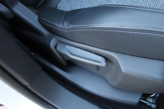 Peugeot 3008 1.2 PureTech 130pk Allure Automaat Airco Navi Camera Carplay Zeer mooi