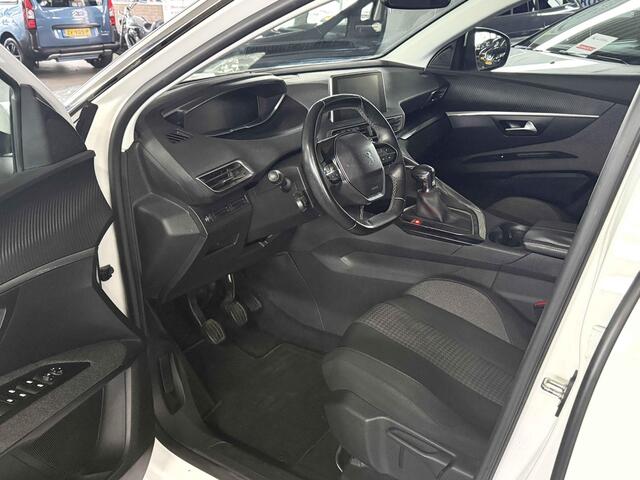 Peugeot 3008 1.2 PureTech Active Trekhaak | Navi | Carplay | Clima | NAP.