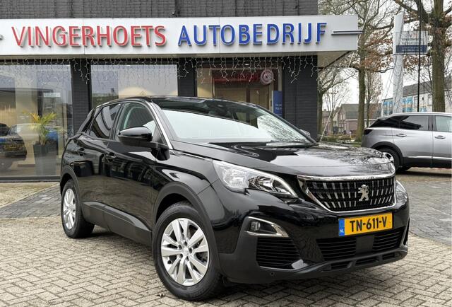 Peugeot 3008 130 Pk Benzine * Luxe Uitvoering * Zwart Lederen Bekleding * Navigatie * Trekhaak * Climate & Cruise Control * L.M. Velgen * Apple Caplay + Android Auto * Distributieriem vervangen 2025 * Vingerhoets; Vierde Generatie Eersteklas Service; Al meer dan 100 j