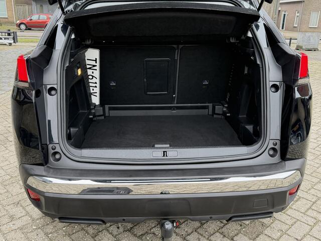 Peugeot 3008 130 Pk Benzine * Luxe Uitvoering * Zwart Lederen Bekleding * Navigatie * Trekhaak * Climate & Cruise Control * L.M. Velgen * Apple Caplay + Android Auto * Distributieriem vervangen 2025 * Vingerhoets; Vierde Generatie Eersteklas Service; Al meer dan 100 j