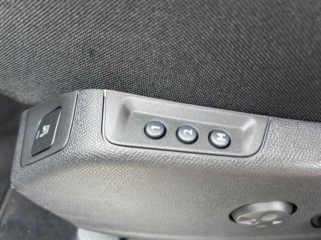 Peugeot 3008 1.6 HYbrid 225 GT | Pano dak | Focal Audio | elek stoelen met massagefunctie |