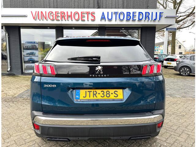 Peugeot 3008 130 Pk. * Automaat * Benzine Allure * Navigatie * 1/2 Lederen Interieur * Adpative Cruise Control * Achteruitrij Parkeer Camera * L.M.Velgen * Vingerhoets; Vierde Generatie Eersteklas Service. Al meer dan 100 jaar een begrip in de Brabantse Kempen.
