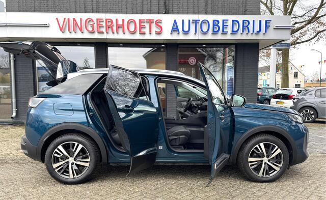 Peugeot 3008 130 Pk. * Automaat * Benzine Allure * Navigatie * 1/2 Lederen Interieur * Adpative Cruise Control * Achteruitrij Parkeer Camera * L.M.Velgen * Vingerhoets; Vierde Generatie Eersteklas Service. Al meer dan 100 jaar een begrip in de Brabantse Kempen.