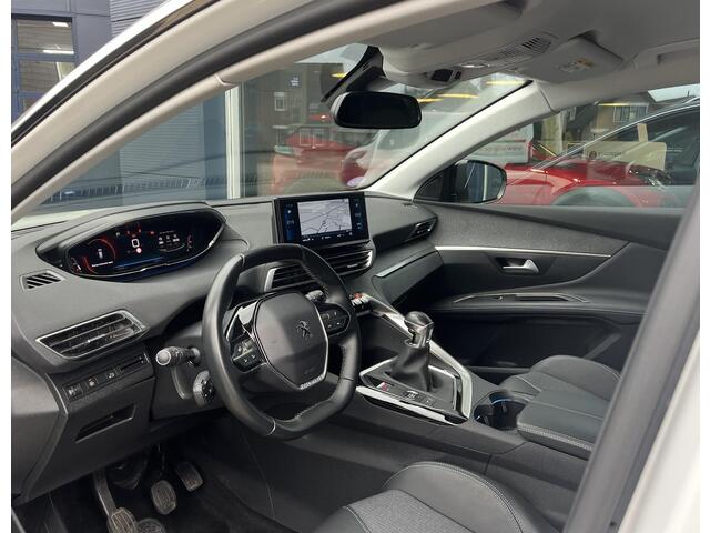 Peugeot 3008 1.2 Turbo 130 PK | GT Zwart Dak | Trekhaak 1450 KG | 1e Eigenaarsauto | Volledig Dealer Onderhouden | Navigatie | Stoelverwarming | Achteruitrijcamera | Elektrische Kofferklep | Dode Hoek Signalering | Climate Control | Cruise Control | Keyless Entry & St