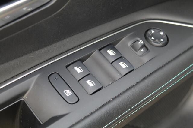 Peugeot 3008 1.2 PureTech Allure Pack//Automaat!