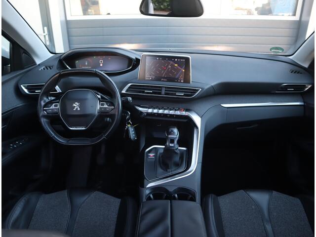 Peugeot 3008 1.2 PureTech Allure / Nieuwe D-riem/ All-season banden/