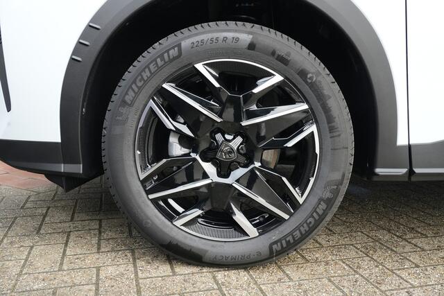 Peugeot 3008 1.2 Hybrid 145 GT 145pk Panoramadak/Stoelverwarming/Camera