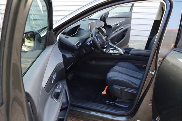 Peugeot 3008 1.6 PureTech Blue Lease Premium O.a: Navi, Clima, Cruise, Keyless, Carplay, Etc. All-in prijs!