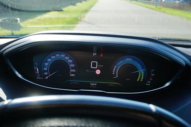 Peugeot 3008 1.6 HYbrid 225 Road Trip BTW auto |1e eigenaar |Topstaat |Stoelverwarming |LED koplampen |Cruise |Navi |Clima |Parkeersensoren |Carplay |Standkachel