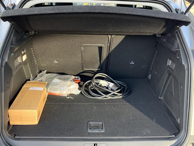 Peugeot 3008 1.6 HYbrid 225 Allure Pack Business 17.000 KM | UNIEKE KM-STAND | PLUG-IN HYBRIDE | GROTE BEURT GEHAD | RIJKLAAR GELEVERD INCL. 12 MND BOVAG GARANTIE |