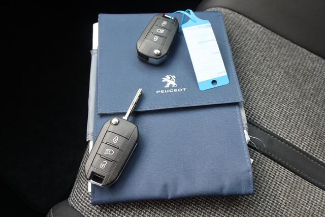 Peugeot 3008 1.2 PureTech Crossway Apple Carplay, Navigatie, Cruise control, Camera, Climate control