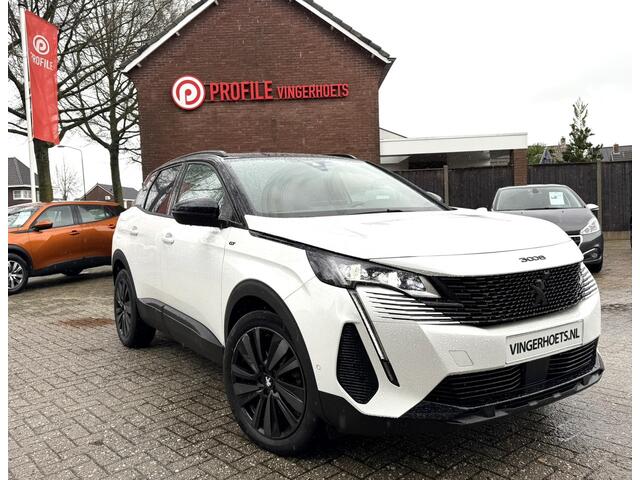 Peugeot 3008 *** 130 Pk *** GT *** Automaat *** Black Pack * Open Schuifdak * Stoelverwarming * Keyless Entry & Start * Parkeer Camera voor- en achterzijde * Elektrisch bedienbare Achterklep * L.M. Velgen * Alcantara Interieur * Vingerhoets; Vierde Generatie Eerstekla