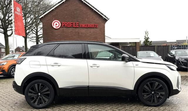 Peugeot 3008 *** 130 Pk *** GT *** Automaat *** Black Pack * Open Schuifdak * Stoelverwarming * Keyless Entry & Start * Parkeer Camera voor- en achterzijde * Elektrisch bedienbare Achterklep * L.M. Velgen * Alcantara Interieur * Vingerhoets; Vierde Generatie Eerstekla