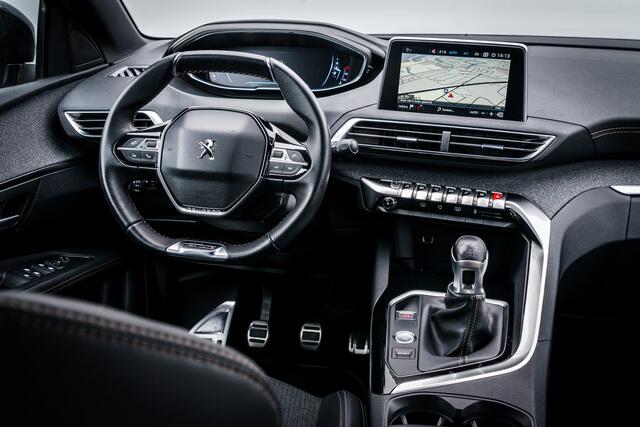 Peugeot 3008 1.2 131 PK PureTech GT Line| Pano-dak | Trekhaak | Hoge zit en Instap | | Clima | Pdc | Navi | Getint Glas | Carplay - Android | Lichtmetalen velgen 19" |