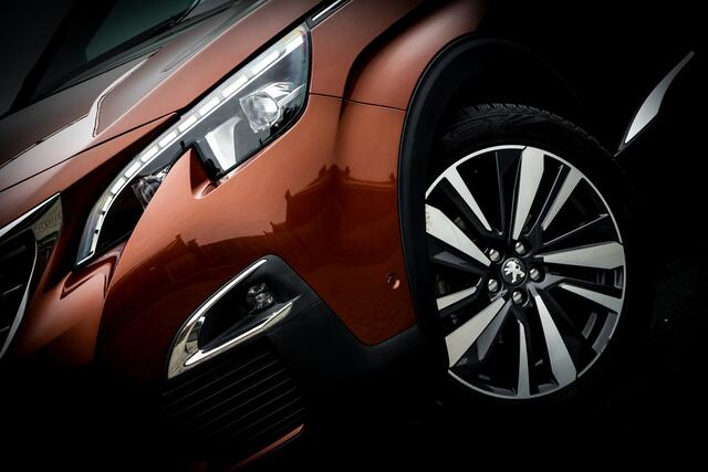 Peugeot 3008 1.2 131 PK PureTech GT Line| Pano-dak | Trekhaak | Hoge zit en Instap | | Clima | Pdc | Navi | Getint Glas | Carplay - Android | Lichtmetalen velgen 19" |