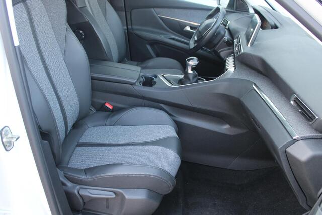 Peugeot 3008 1.2 PureTech 130pk Allure Airco Navi Camera Carplay 41.806km Nieuwstaat