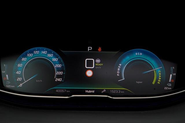 Peugeot 3008 1.6 HYbrid4 300 GT / Pano / Elek Klep / Carplay / Black Pack