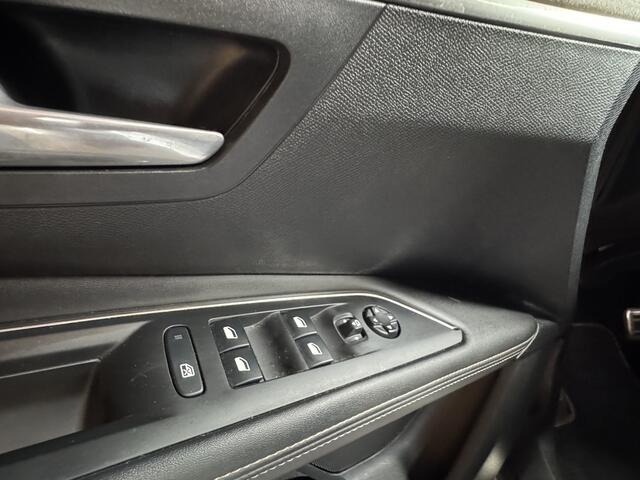 Peugeot 3008 1.6 GT Hybride 4 300 PK AWD Panorama Automaat navigatie, Climate 19 inch Sfeerverlichting