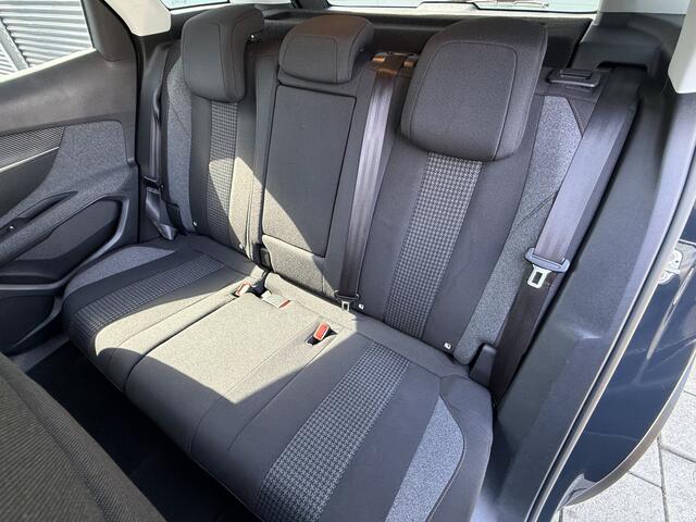 Peugeot 3008 BWJ 2019 | 1.2T 131PK Executive | TREKHAAK | CLIMA | NAVI | CARPLAY | PDC | PRIVACY GLASS | 17'' LMV