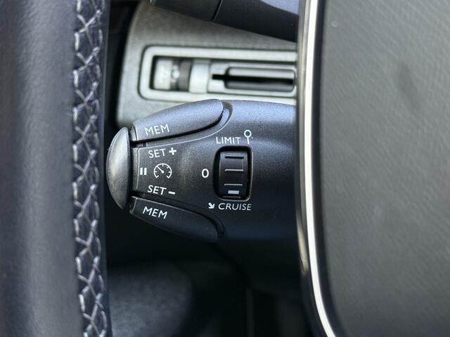 Peugeot 3008 BWJ 2019 | 1.2T 131PK Executive | TREKHAAK | CLIMA | NAVI | CARPLAY | PDC | PRIVACY GLASS | 17'' LMV