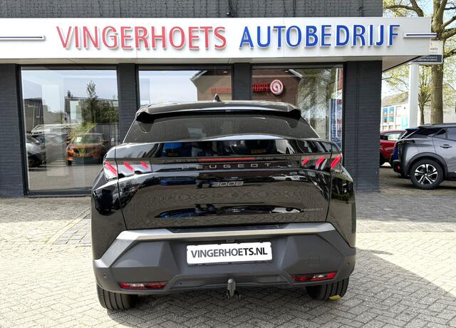 Peugeot 3008 Hybride 145 *** GT *** Le Quatorze Juillet * * Navigatie * Trekhaak * Stoel & Stuur Verwarming ** Elektrisch Bedienbare Achterklep * Achteruitrij Camera * Zwart * L.M. Velgen 19' * Adaptive Cruise Control * Keyless Entry & Start * Vingerhoets; Vierde Gene