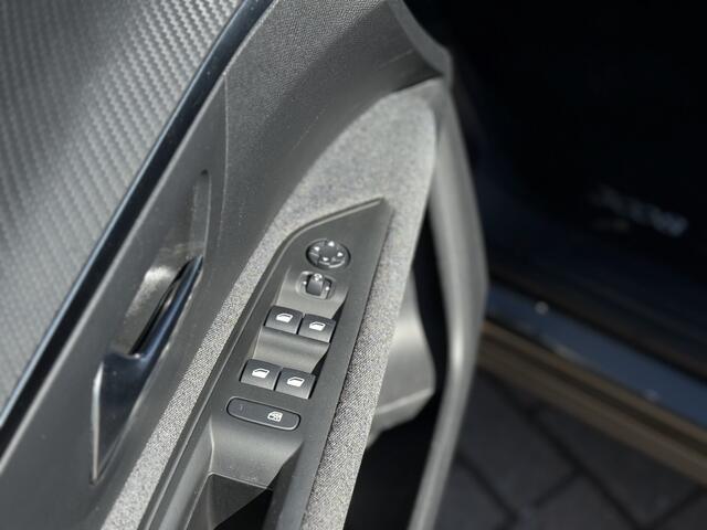 Peugeot 3008 1.2 PureTech Active met slechts 35.046km!! | Camera | PDC V+A | Cruise Control | Nw DB Riem | Clima | LM Velgen | RIJKLAARPRIJS INCL 12 MAANDEN GARANTIE EN BEURT