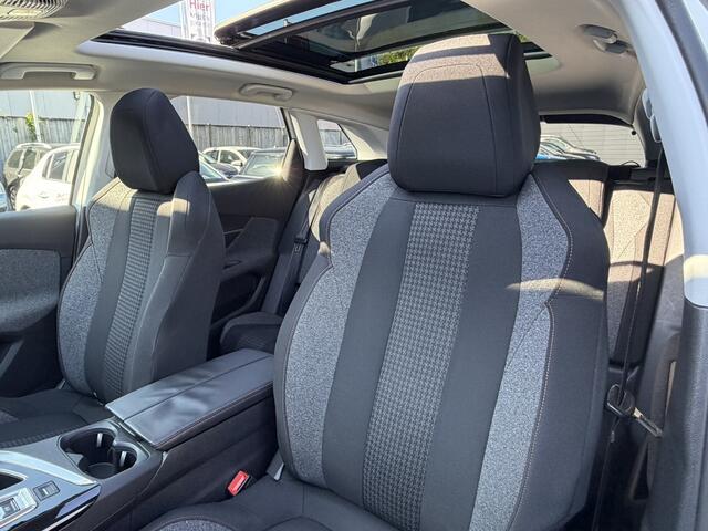 Peugeot 3008 130 Pk Luxe Benzine * AUTOMAAT * Open Schuifdak * L.M. Velgen * Achteruitrij Camera * Keyless Start Button * Climate & Cruise Control * Navigatie & Spotify via Apple Carplay / Android Auto * Vingerhoets; Vierde Generatie Eersteklas Service. Al meer dan 10