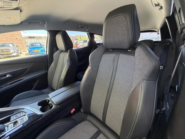Peugeot 3008 1.6 HYbrid 225 pk Allure * Automaat * * Navigatie * 1/2 Lederen interieur * Stekker Hybride + Benzine * Elektronische Achterklep bed. * Adaptive Cruise Control * Keyless Start * Vingerhoets; Vierde Generatie Eersteklas Service. Al meer dan 100 jaar een be
