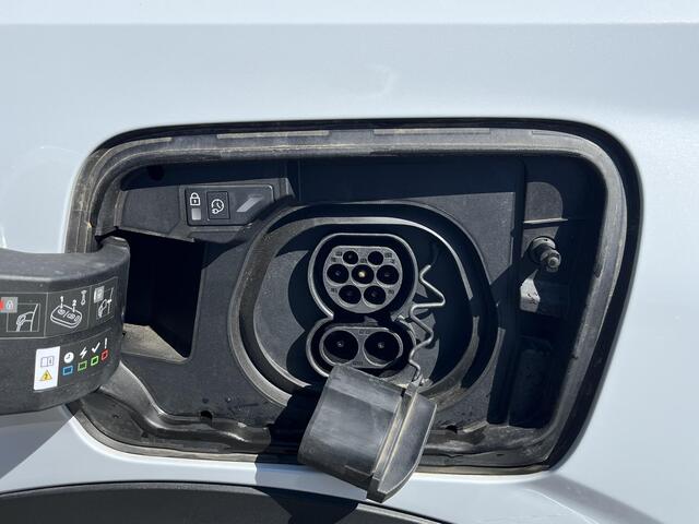 Peugeot 3008 E-3008 Allure 73 kWh SOH 96%| ACHTERUITRIJCAMERA| | KEYLESS ENTRY | WARMTEPOMP| 11.000KM! | DIGI. DASH| STOELVERWARMING| CARPLAY/ ANDROID AUTO|