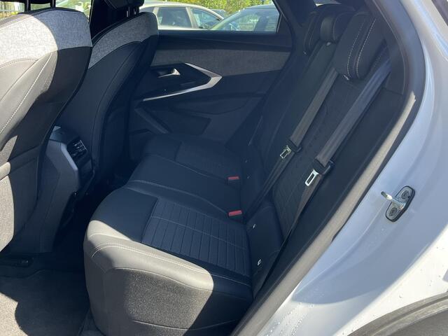 Peugeot 3008 E-3008 Allure 73 kWh SOH 96%| ACHTERUITRIJCAMERA| | KEYLESS ENTRY | WARMTEPOMP| 11.000KM! | DIGI. DASH| STOELVERWARMING| CARPLAY/ ANDROID AUTO|