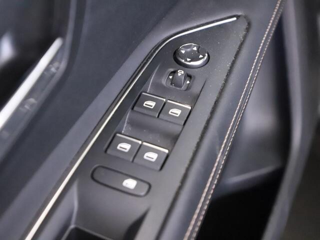 Peugeot 3008 1.6 HYbrid 225 GT Black Pack Trekhaak/Pano/Camera/ Keyless/Blindspot/CarPlay/Ad.Cruise/Led