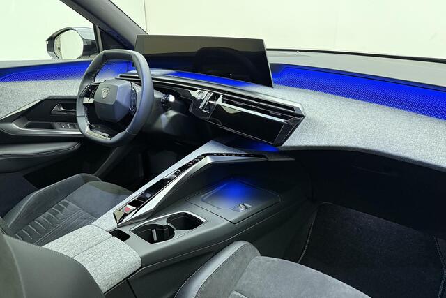 Peugeot 3008 e-3008 GT Avantage 210 73 kWh | Trekhaak | Panoramic Navigation | WLTP range 525km | elektrische achterklep | stoel en stuurverwarming