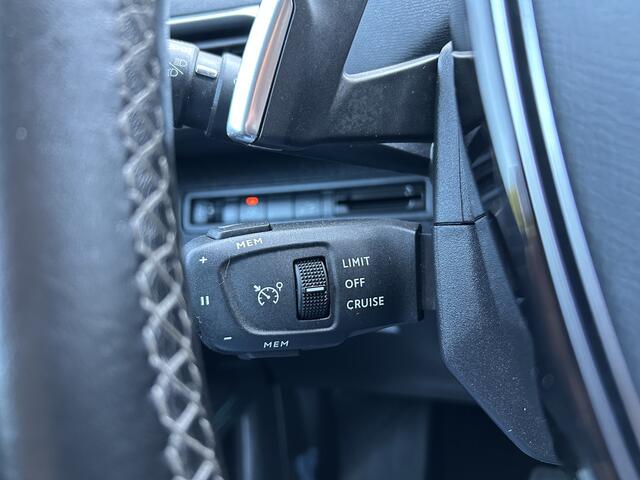 Peugeot 3008 1.2 PureTech Blue Lease Premium Nieuw model LED / Automaat / Carplay / Camera / Trekhaak