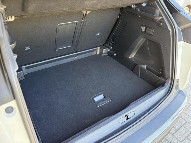 Peugeot 3008 1.6T 180pk Automaat GT Line | Schuif-/kanteldak | Trekhaak | Full LED | Elektr. achterklep | 360gr camera | Keyless Entry