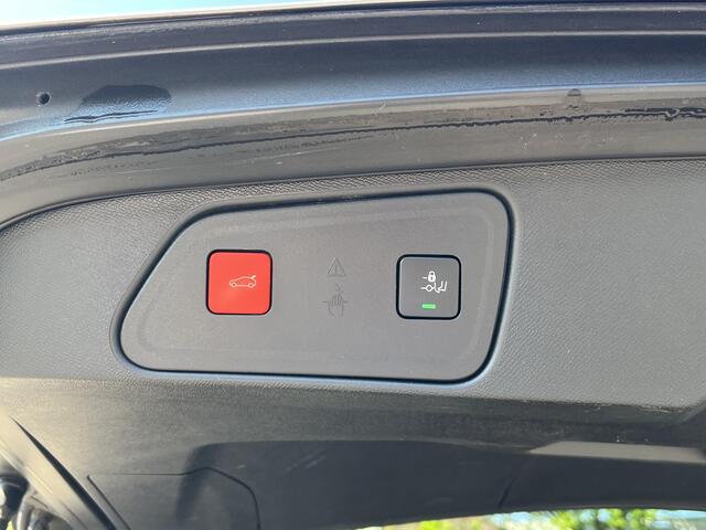 Peugeot 3008 1.6 HYbrid 225 GT Pack Business | BOMVOL!! | PANO | ELKT. ACHTERKLEP | STOELVERWARMING | APPLECARPLAY | RIJKLAAR MET 12 MND BOVAG GARANTIE | ACHTERUITRIJ CAMERA | ADAP. CRUISE | DODE HOEK |